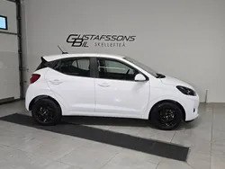 Vit (atlas white) Ny 2024 Hyundai i10 Advanced Halvkombi | 191 898 kr (Marknadspris)