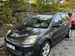 Grå Begagnad 2008 Ford Fiesta Halvkombi | 13 000 kr (Superpris)