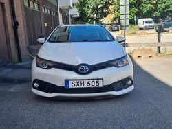 Vit Begagnad 2018 Toyota Auris Touring Sports Kombi | 132 000 kr (Bra pris)