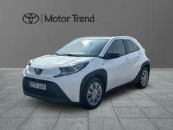 Vit Begagnad 2022 Toyota Aygo Play Halvkombi | 159 000 kr (Marknadspris)