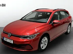 Röd Begagnad 2020 VW Golf VIII Kombi | 209 900 kr (Marknadspris)