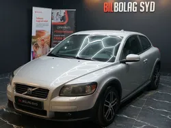 Ljusgrå Begagnad 2007 Volvo C30 Momentum Halvkombi | 39 900 kr (Marknadspris)
