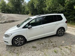 Vit Begagnad 2019 VW Touran Minibuss | 190 000 kr