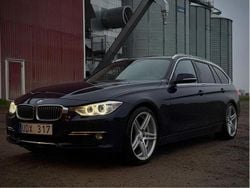 Blå Begagnad 2013 BMW 330 Luxury Line Kombi | 135 000 kr (Superpris)