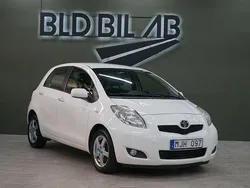 Vit Begagnad 2010 Toyota Yaris Halvkombi | 64 900 kr (Marknadspris)