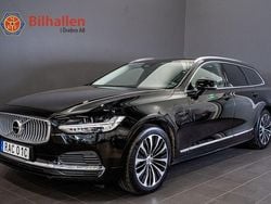 Svart Begagnad 2022 Volvo V90 Core Kombi | 364 900 kr (Marknadspris)