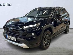 Svart Begagnad 2022 Toyota RAV4 Hybrid SUV | 399 900 kr (Marknadspris)