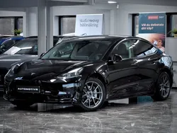Svart Begagnad 2021 Tesla Model 3 Standard Range Plus Sedan | 274 900 kr (Marknadspris)