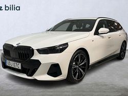 Vit Begagnad 2024 BMW 520 M Sport Kombi | 619 000 kr (Dyr)