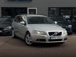 Ljusgrå (grå) Begagnad 2013 Volvo V70 Momentum Kombi | 129 900 kr (Marknadspris)