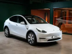 Vit Begagnad 2022 Tesla Model Y Long Range AWD SUV | 369 900 kr