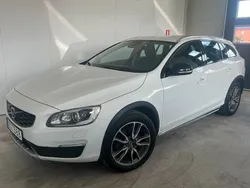 Vit Begagnad 2016 Volvo V60 CC Summum Kombi | 144 900 kr (Lite dyr)