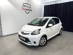 Vit Begagnad 2014 Toyota Aygo Halvkombi | 74 900 kr (Marknadspris)