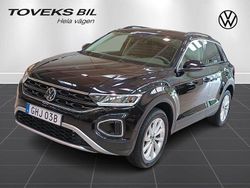 Svart (deep black pearl) Begagnad 2024 VW T-Roc Life SUV | 294 900 kr (Marknadspris)