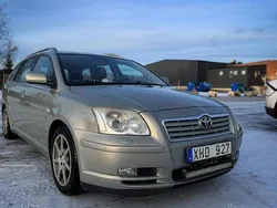 Grön Begagnad 2005 Toyota Avensis Kombi | 30 000 kr (Lite dyr)