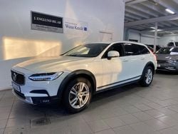 Vit Begagnad 2019 Volvo V90 CC Momentum Kombi | 299 900 kr (Marknadspris)