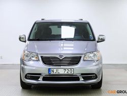 Grå Begagnad 2013 Lancia Voyager Minibuss | 129 900 kr (Marknadspris)