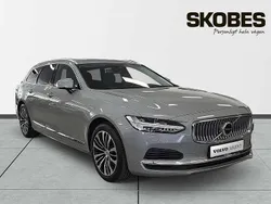 Grå Begagnad 2024 Volvo V90 Core Kombi | 469 400 kr (Marknadspris)