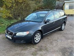 Grå Begagnad 2009 Volvo V70 Momentum Kombi | 40 000 kr (Marknadspris)