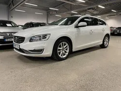 Vit Begagnad 2014 Volvo V60 Momentum Kombi | 109 900 kr (Marknadspris)