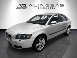 Ljusgrå (grå) Begagnad 2004 Volvo S40 Sedan | 49 898 kr (Marknadspris)