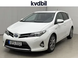 Vit Begagnad 2015 Toyota Auris Hybrid Edition Halvkombi | 139 800 kr (Marknadspris)