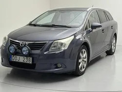 Mörkblå Begagnad 2010 Toyota Avensis Executive | 48 000 kr
