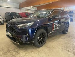 Blå Begagnad 2024 Toyota RAV4 Hybrid Style SUV | 469 900 kr (Marknadspris)