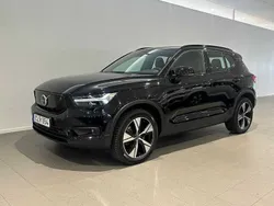 Svart Begagnad 2022 Volvo XC40 Plus SUV | 339 500 kr
