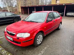Röd Begagnad 2000 Mazda 3 Halvkombi | 10 000 kr