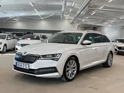 Vit Begagnad 2020 Skoda Superb Business Line Kombi | 199 800 kr (Marknadspris)