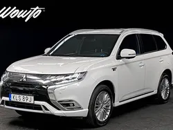 Vit Begagnad 2020 Mitsubishi Outlander P-HEV SUV | 299 800 kr (Marknadspris)