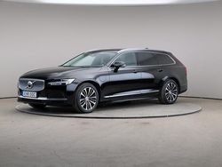 Svart Begagnad 2022 Volvo V90 Core Kombi | 389 000 kr (Marknadspris)