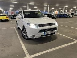 Vit Begagnad 2014 Mitsubishi Outlander P-HEV SUV | 155 000 kr (Marknadspris)