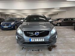 Grå Begagnad 2016 Volvo XC60 R-Design SUV | 169 000 kr