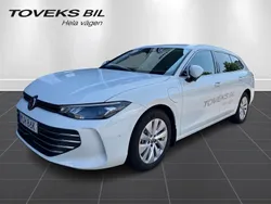 Vit (pure white) Begagnad 2024 VW Passat Business Kombi | 449 900 kr