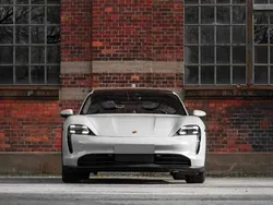 Grå Begagnad 2023 Porsche Taycan Cross Turismo Sedan | 919 000 kr (Dyr)