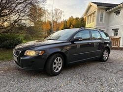 Grå Begagnad 2010 Volvo V50 Kinetic Kombi | 39 900 kr (Bra pris)