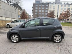 Mörkgrå Begagnad 2010 Toyota Aygo Halvkombi | 34 900 kr (Marknadspris)