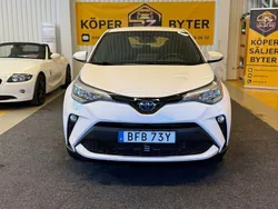Vit Begagnad 2021 Toyota C-HR Active SUV | 209 900 kr (Marknadspris)