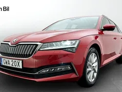 Röd Begagnad 2023 Skoda Superb Style Kombi | 374 500 kr (Marknadspris)