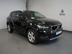 Svart Begagnad 2022 Volvo XC40 Momentum SUV | 259 900 kr (Marknadspris)