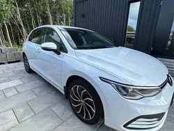 Vit Begagnad 2021 VW Golf VIII Halvkombi | 260 000 kr (Marknadspris)