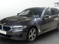 Grå (grey) Begagnad 2022 BMW 530e Kombi | 388 700 kr (Bra pris)