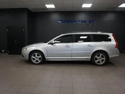 Ljusgrå (gråmetallic) Begagnad 2011 Volvo V70 Momentum Kombi | 69 500 kr (Bra pris)