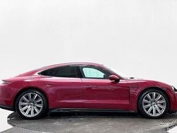 Röd Begagnad 2022 Porsche Taycan GTS Sport Sedan | 689 900 kr (Superpris)