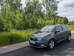 Grå Begagnad 2016 Skoda Fabia Style Halvkombi | 90 000 kr (Marknadspris)