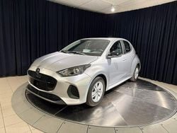 Grå metallic Ny 2025 Mazda 2 Center-Line Halvkombi | 253 400 kr (Marknadspris)
