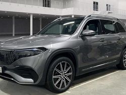 Mörkgrå Begagnad 2024 Mercedes EQB250+ AMG line SUV | 509 000 kr (Marknadspris)