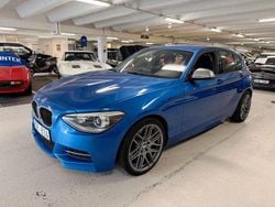 Blå (estorilblå metallic) Begagnad 2014 BMW M135 M Sport Halvkombi | 229 900 kr (Marknadspris)